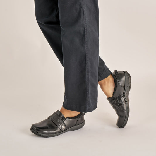 Sallie Wide Black Waxy Burnished